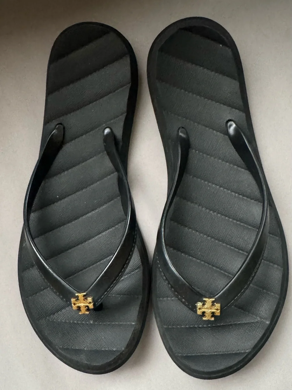 Tory Burch Kira Flip Flop (Women) 9 fits smaller 7-7.5 Tory Burch black Women